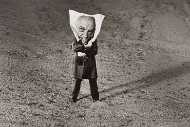 Image of S'aimer (Loving oneself) by Gilbert Garcin